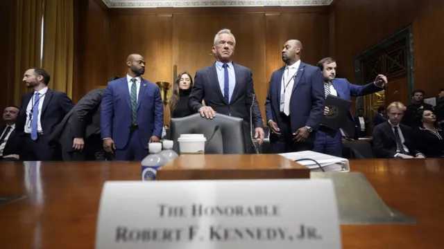 RFK Jr Pecat Direktur CDC, Sebut Lembaga 'Paling Korup', Guncang Kesehatan Global