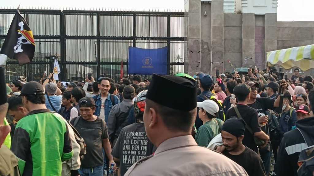 Polda Metro Jaya Kerahkan 1.371 Personel Amankan Aksi 'Piknik Nasional' di DPR RI