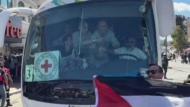 Kebebasan Pahit Manis: Ratusan Tahanan Palestina Dideportasi Israel