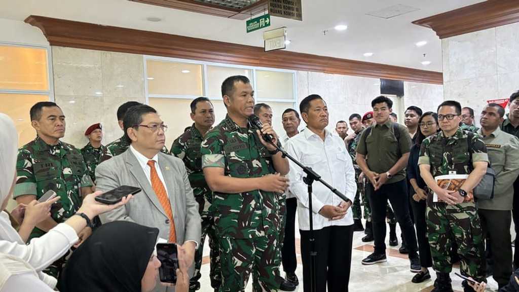 Wakil Panglima TNI Tegas Bantah Tudingan Pembiaran Penjarahan, Ungkap Perintah Prabowo
