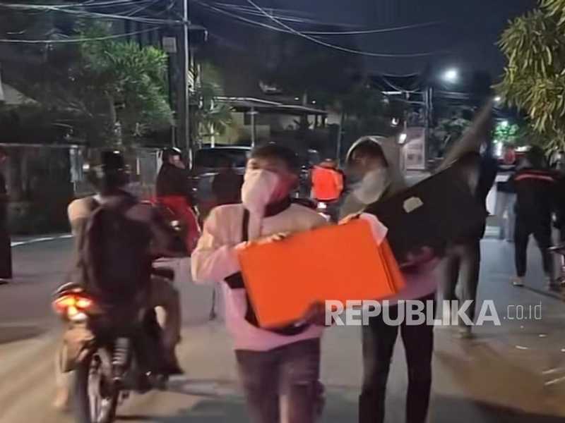 Massa Jarah Rumah Pribadi Menkeu Sri Mulyani di Bintaro