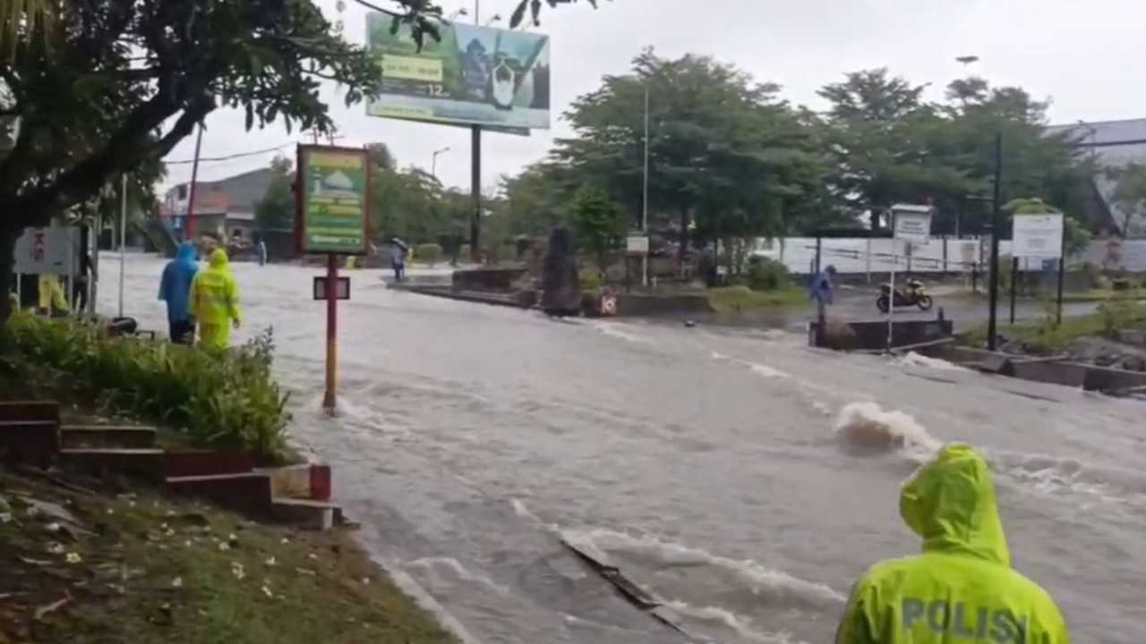 Banjir Bali tewaskan 17 jiwa, 5 orang masih hilang