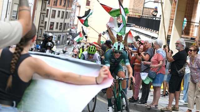 Massa Pro-Palestina Geruduk La Vuelta 2025, Balapan Dihentikan Tolak Tim Israel