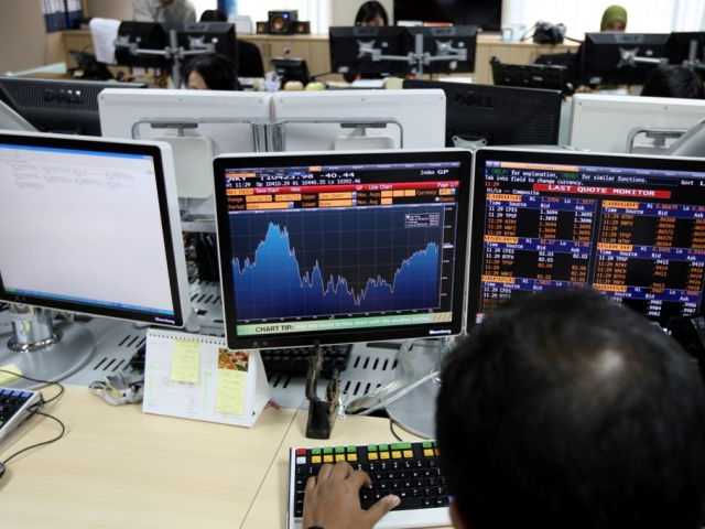 IHSG Ambruk 1,95 Persen: Sentimen Domestik-Global Jadi Bayangan Pasar