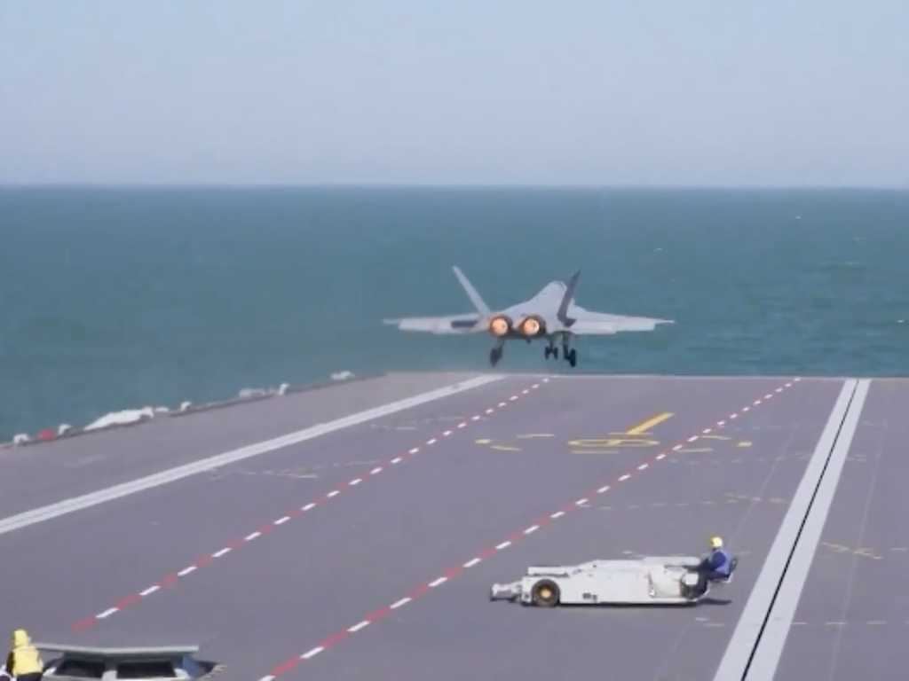 Terobosan China: Kapal Induk Fujian Sukses Luncurkan Pesawat Pakai EMALS