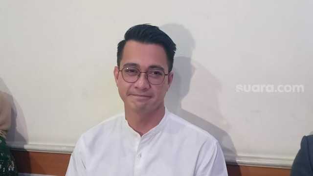 Eza Gionino menangis terharu, berharap rujuk dengan Meiza di sidang cerai
