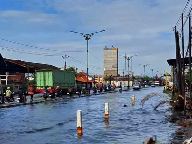 BMKG: Banjir Rob dan Hujan Lebat Ancam Pesisir Indonesia Hari Ini