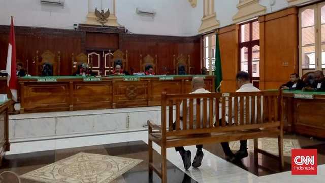 Saat Pimpin Sidang, Rumah Hakim Khamozaro Terbakar: Pakaian Ludes Tak Bersisa