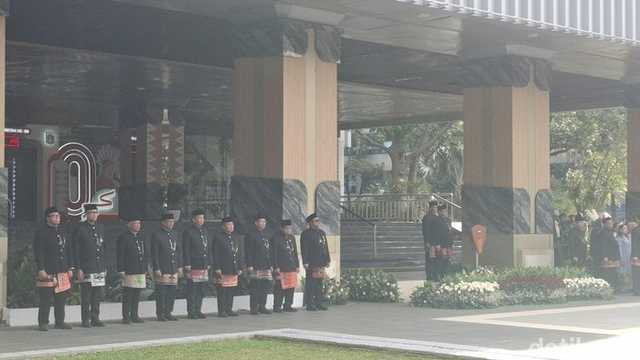 Search image article