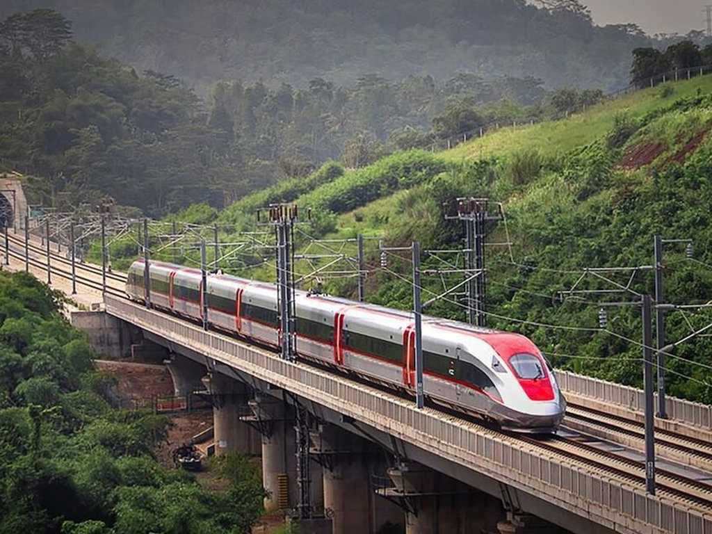 BUMN Terbebani Triliunan, Kereta Cepat Whoosh Rugi Sejak Beroperasi