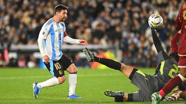 Messi Cetak Dua Gol, Tangis Haru Warnai Laga Kandang Terakhirnya Bersama Argentina