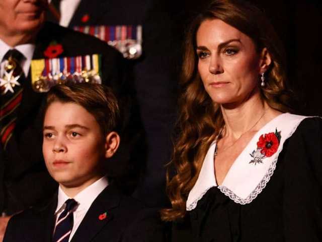 Pangeran George Debut di Festival of Remembrance, Kate Middleton Tersenyum Bangga