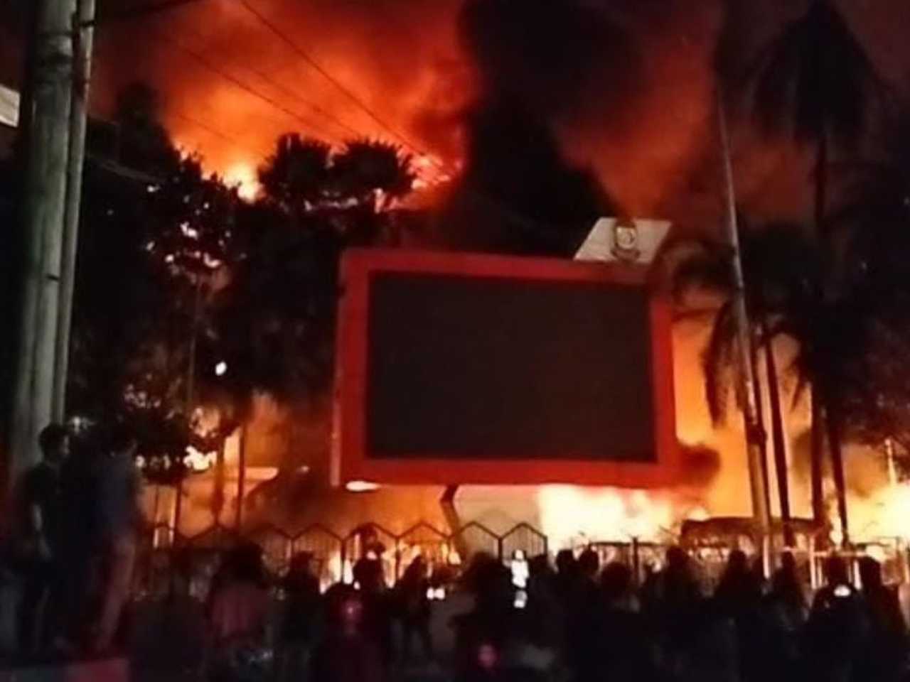 Polisi tetapkan 53 tersangka kasus pembakaran DPRD Makassar