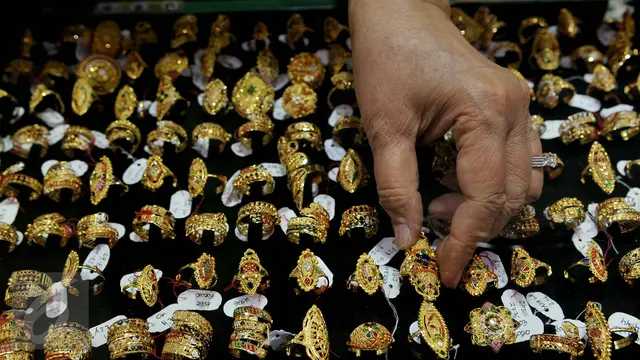 Harga Emas Dunia Merosot Tajam, Penurunan Terparah dalam Lima Tahun