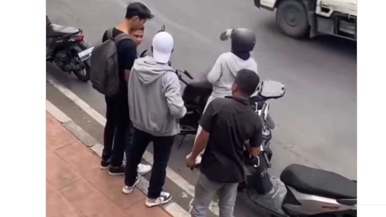 OJK: Lembaga Keuangan Wajib Tanggung Jawab Penuh atas Debt Collector