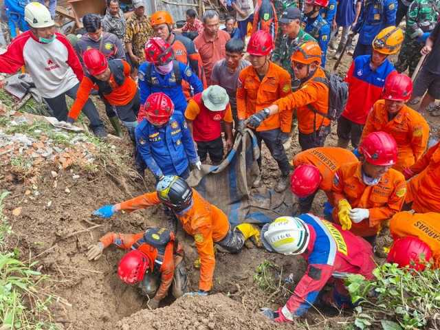 Longsor Trenggalek: 4 Tewas, 1 Selamat, Seluruh Korban Ditemukan