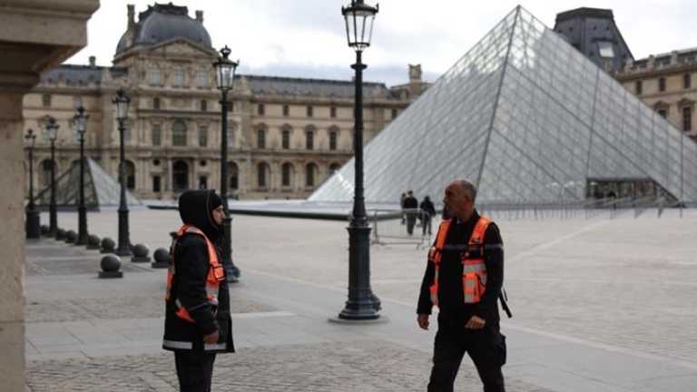 Perampokan Louvre: Pelaku Amatir, Perhiasan Rp1,6 T Masih Hilang