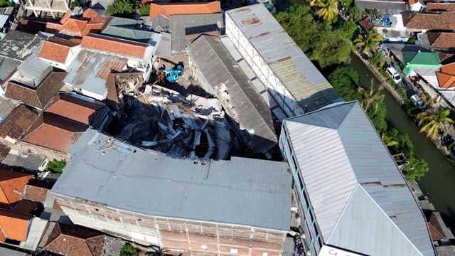 Gedung ambruk Sidoarjo: Tim SAR temukan dua korban jiwa, total tujuh meninggal