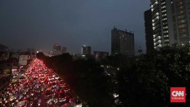 Jakarta Selatan Diterjang Macet Parah: Banjir dan Pohon Tumbang Jadi Biang Kerok