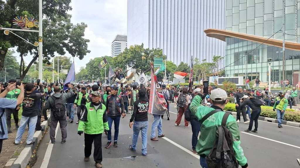 Pengemudi ojol demo DPR, desak Prabowo ganti Menhub Dudy Purwaghandi