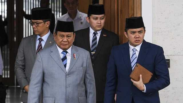 Seskab Teddy Indra Wijaya sampaikan surat khusus Prabowo ke lima eks menteri