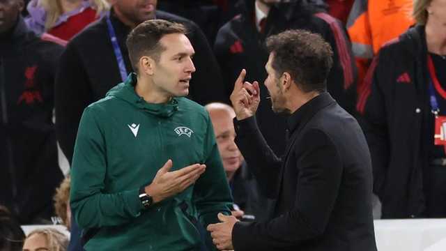 Diego Simeone <e>kesal dihina</e> fans Liverpool, <e>diganjar kartu merah</e>