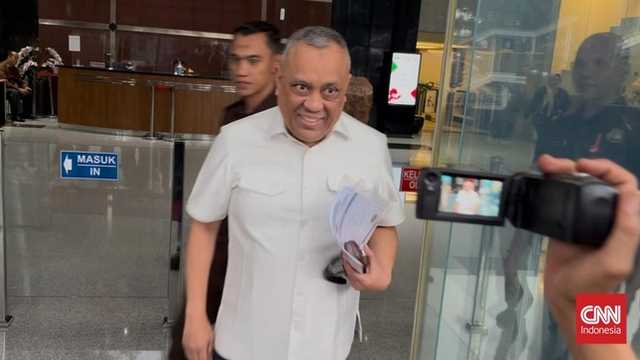 Mantan Bendahara Amphuri <e>diperiksa KPK</e> terkait <e>korupsi kuota haji</e>