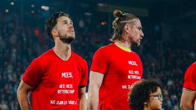 Mees Hilgers Terharu Lihat Dukungan Pemain Twente di Lapangan
