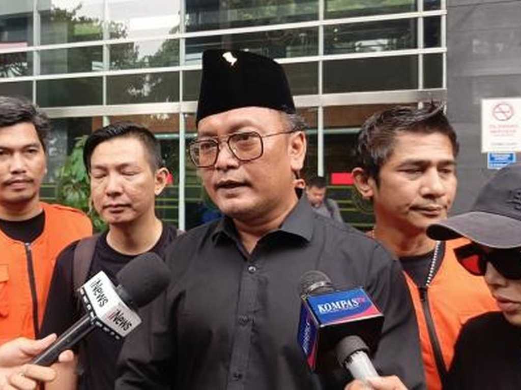 Guntur Romli: Gelar Pahlawan untuk Soeharto
Nodai Reformasi 1998