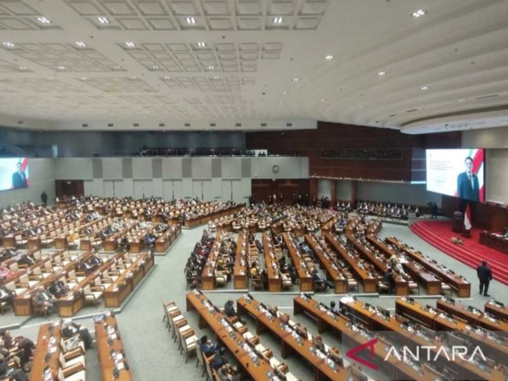 DPR sahkan RUU APBN 2026 dan tetapkan calon hakim agung
