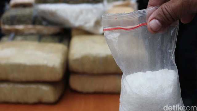 BNNP Sultra Tangkap Kurir Sabu 2 Kg di Bandara Haluoleo