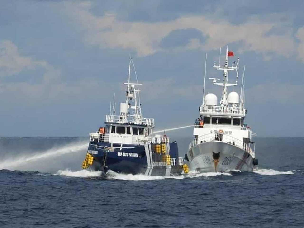 Laut Cina Selatan Memanas: Kapal Tiongkok Tabrak Kapal Pemerintah Filipina