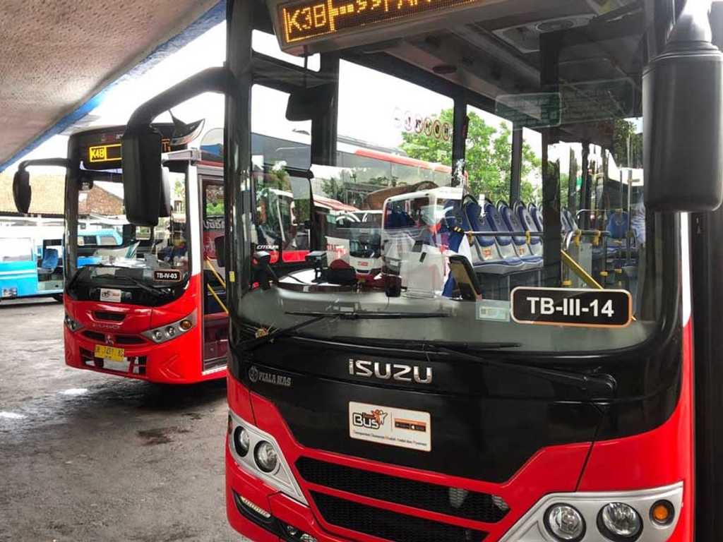 Warga Tercekik Biaya Transportasi, Anggaran Bus BTS Dipangkas 60%