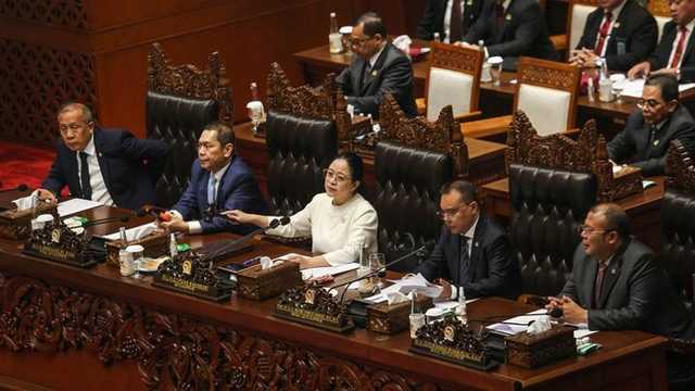 DPR Setop Gaji & Tunjangan 5 Anggota Nonaktif: Sahroni hingga Nafa Urbach