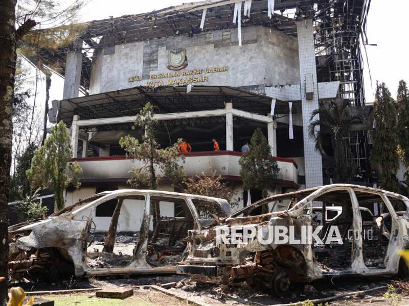 Menko Yusril Tegaskan Pembakar DPRD Makassar Tak Terindikasi Makar, Ini Pasal yang Menjerat