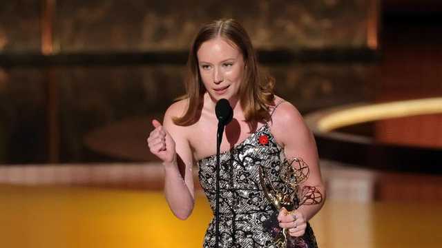 Pidato Hannah Einbinder di Emmy Awards 2025 dipotong usai serukan "free Palestine"