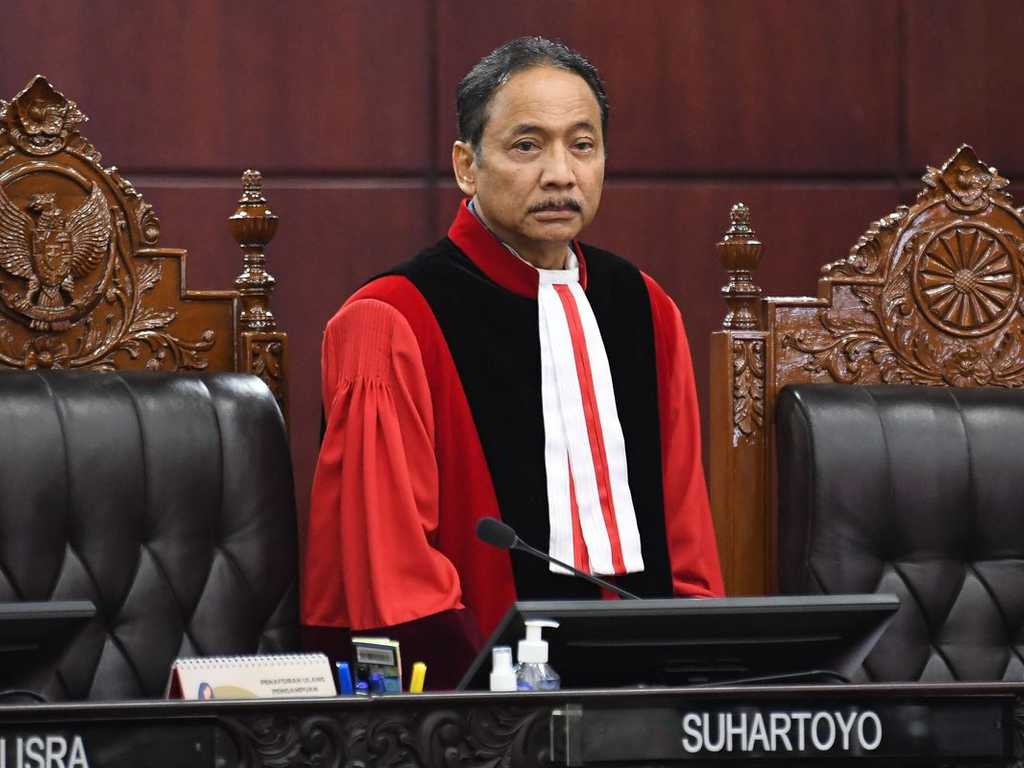 Ketua MK Suhartoyo: Panglima TNI Masih 'Cawe-cawe' di Jabatan Sipil?
