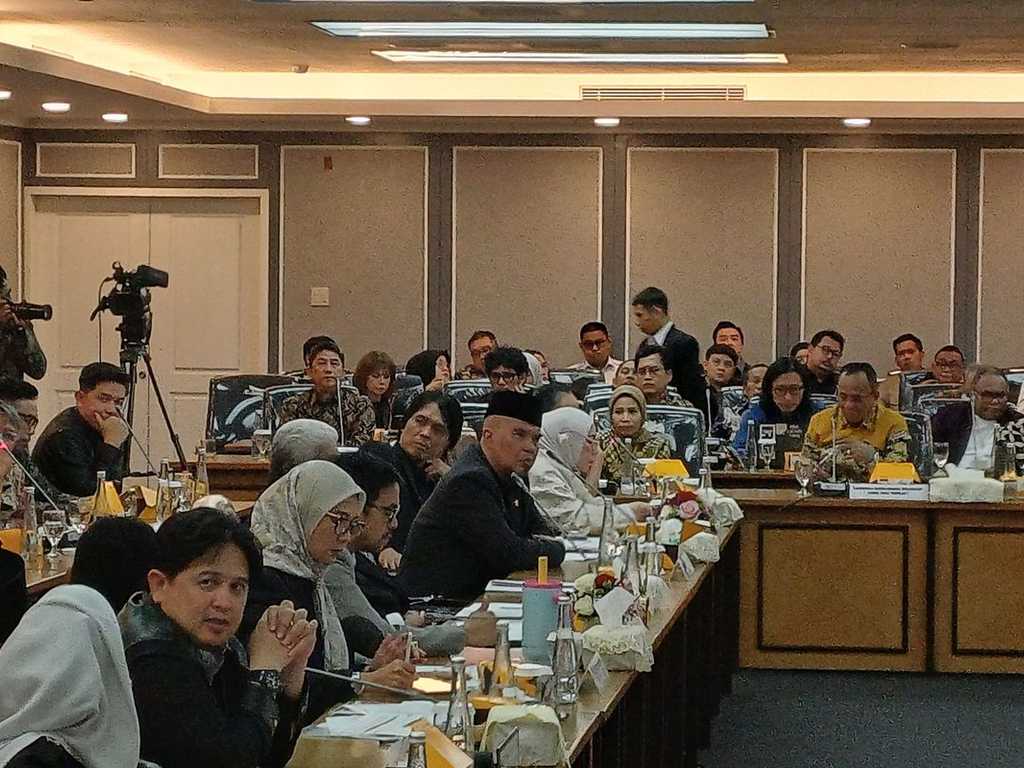 Rapat RUU Hak Cipta Tegang: Ahmad Dhani Diancam Diusir Usai Sela Ariel-Judika