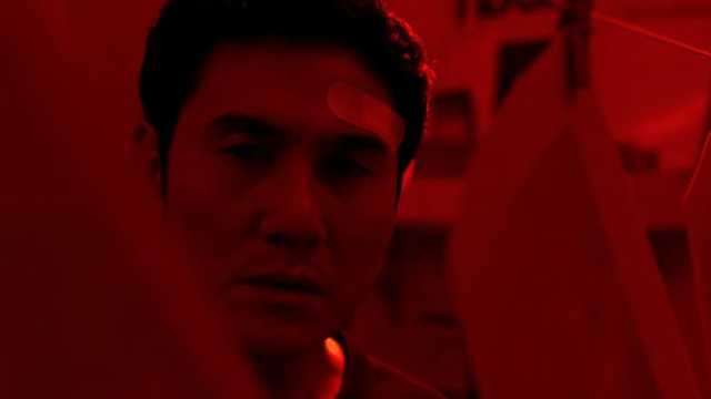 Shutter versi Indonesia Rilis Trailer Pertama, Vino G. Bastian Tangkap Foto Hantu