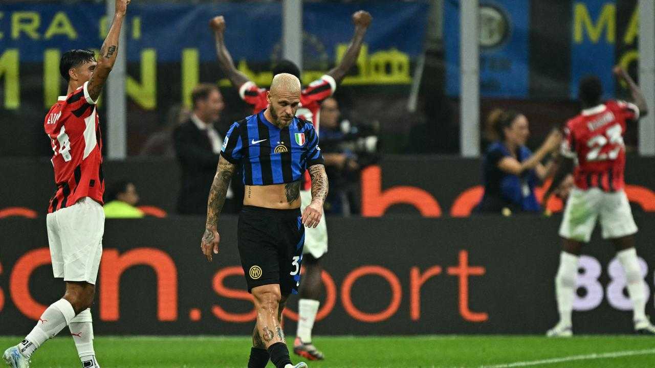 Masa Depan Mike Maignan di AC Milan Kian Abu-abu, Bento Jadi Incaran?