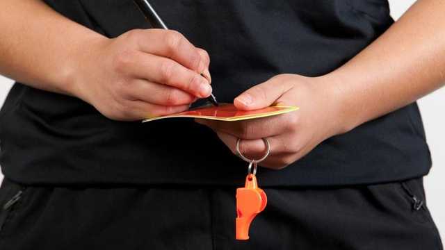 Piala Dunia U-17 2025: FIFA Terapkan Sistem Kartu VAR, Apa Itu?