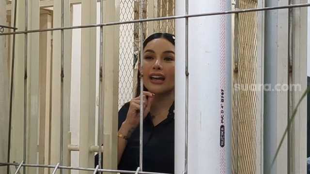 Nikita Mirzani terancam lumpuh akibat saraf terjepit memburuk di rutan