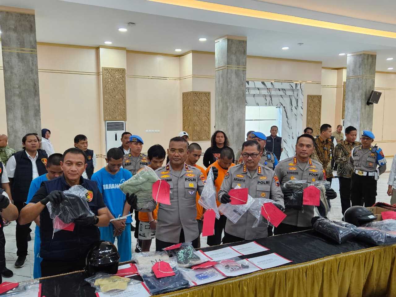 Dua Tersangka Pelemparan Bom Molotov ke Mapolda Jateng Terancam 12 Tahun Penjara