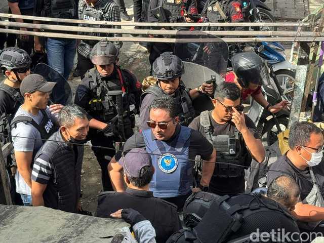 BNN Gerebek Kampung Bahari: Sabu Puluhan Kilo dan Miliaran Rupiah Disita, Pelaku Melawan