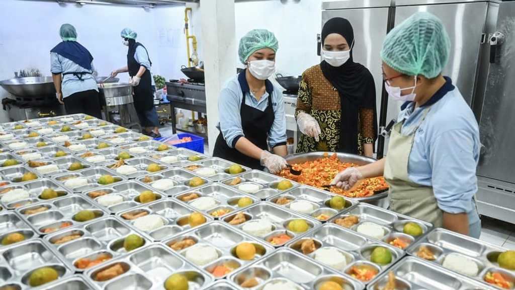 Program Makan Bergizi Gratis Dihentikan Sementara Usai Dugaan Keracunan Massal