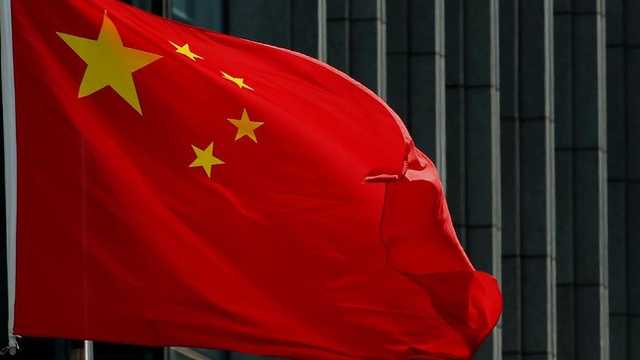 Geger China! Pria Ini Proyeksikan Slogan Anti-Komunis di Gedung Pencakar Langit