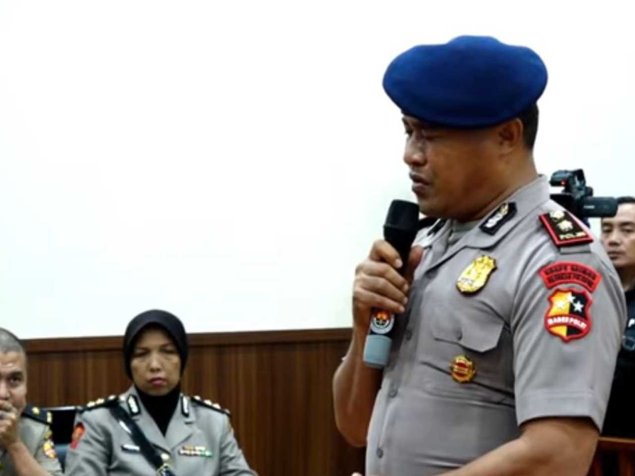 Brimob Pelindas Ojol di Demo Ricuh Dipecat, Komandan Menangis Pilu