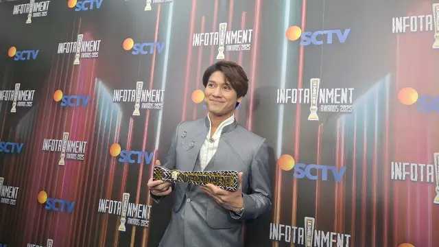Rizky Billar Sabet Penghargaan Gorgeous Dad di Infotainment Awards 2025
