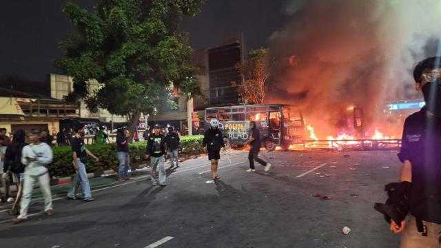 Markas Gegana Polri Ludes Terbakar, Saksi Dengar Provokasi 'Bakar Saja Polres Ini'
