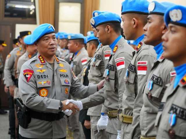 Wakapolri Komjen Dedi Prasetyo Digelari Penghargaan Alumni Berprestasi FH Unbraw